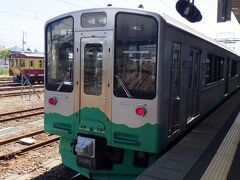 直江津駅
この列車で直江津から高田まで移動。