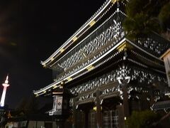 夜の京都の町をぶらぶら歩いてホテルへと戻りました。