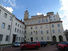 16:08にヴィリニュス大学に到着。ヴィリニュス大学は1570年創立のリトアニア最古の大学で、中欧でも3番目に古い大学。