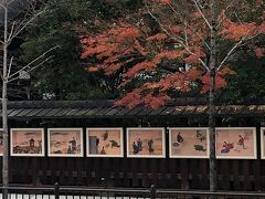 イノシシ神社とも呼ばれる護王神社へ。絵馬のようなものが飾られています。