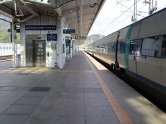 新慶州駅に着きました。釜山からは30分程、片道１人11,000ウォン(1,210円)でした。