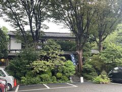 小雨になったので深大寺周辺へ移動。
食事をすると駐車場を利用させてもらえる深水庵。