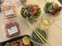 朝昼兼用のエビチャーハンだったので、早めにアラモアナのFood Landへ赤札目掛け買出し。最高です！