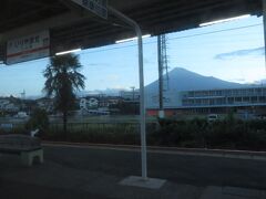 2023.08.10　甲府ゆき普通列車車内
さすが民鉄起源。富士市内をこまめに止まってゆく。