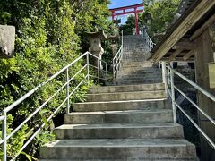 まずは奥武公園駅で降りて、沖宮へ。
昨年、参拝して御守をいただいていたので、今回は御礼参りと、新しい御守をいただきに。

なんだか好きな神社なのです。
いつも沖縄に来ると元気になれるから、沖縄の神様にきちんと感謝を伝えないとね。