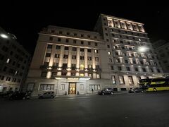 ローマのホテル、ベットーヤアトランティコ。
ムッソリーニ時代のレトロな建物ということで予約してみました。
想像通り、ロビーやフロントはレトロ。それでいて室内は古すぎず、使い勝手がよかったです。

隣のベットーヤホテルメディオラネオのロビーは巨大で立派でした。