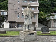 石橋建設を指導した岩永三五郎の銅像がありました。

日本の多くの橋が木造だった時代にも、鹿児島をはじめ、熊本や長崎など、九州には石橋が多いですね。
岩永三五郎は肥後の国の人です。