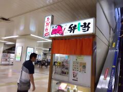 福山で乗換。
別ホームに移動。
駅弁・・・。今回はパス。