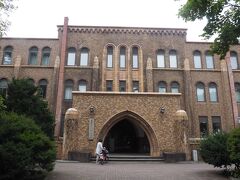 総合博物館
建物は旧北海道帝国大学理学部本館として1929年（昭和4年）に建てられたもの。

1999年、全学的な学術資料を集約し、情報発信するために設置されたそう。サクッと見学しましたが、さほど興味を惹くものはありません。