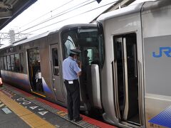 　日根野駅に停車、関西空港行きと切り離しとなります。