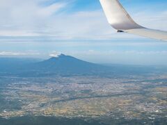 9/30土曜 早朝便のJAL。

岩木山見えてきたら
泣けてきた。

一人で帰る時は
えんも～になる自分。