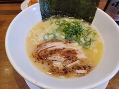 同志社大学近くの愛都のとんこつラーメン美味しかった。