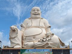 最初に来たのは永長寺(ヴィン・チャンパゴダ)
ハッピーブッダ
ほんとに幸せそう。