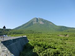 知床峠から羅臼岳が綺麗に見えました。