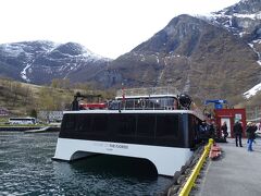 14:00丁度にフロムに着岸。