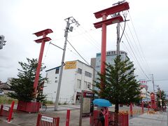 翌日は旭川銀座商店街に向かいました。ＪＲ旭川駅から東に20分程の距離に入口があり、ＪＲの線路に向かって南に700mくらいの商店街です。昔は賑やかだったのかもしれませんが、訪問時は落ち着いた雰囲気の静かな商店街でした。