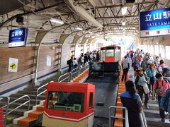 ケーブルカーで立山駅に到着。