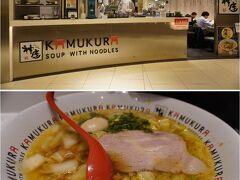 どうとんぼり 神座 大阪国際空港店
煮玉子ラーメン　￥920-
あっさりした透き通ったスープですが、味が深い。なかなかのものです。
胡椒、ニラの漬物などがカウンターに置いてあり、各自で調味します。
白菜が多く入ってました