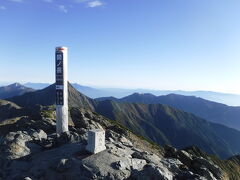 そして「間ノ岳」に登頂しました
素晴らしい360 度の眺望です
