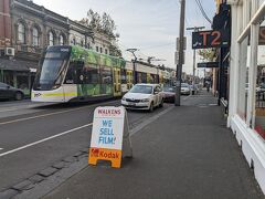 一旦部屋に戻って買い物した荷物を置き、トラムでFitzroyエリアへ。