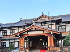 　JR奈良駅から、タクシーアプリの1000円サービスクーポンを使って奈良ホテルに移動しました。荷物を預けて、お散歩に出かけます。