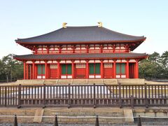 　興福寺の境内を歩きます。南円堂近くの売店で、興福寺オリジナルの精進ふりかけを購入しました。