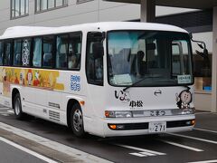 朝９時に小松駅からイベントへ向かう人用の無料送迎バスが出発します。

尾小屋鉄道が廃止後はバスが運行されていましたが、これも廃止されてしまったため、公共交通機関で尾小屋に行くことができなくなりました。
乗客は１０人ほどと案外少なかったです。
みなさんクルマなんでしょう。