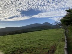 上を見ると、これから登る蓼科山も綺麗に見えます。