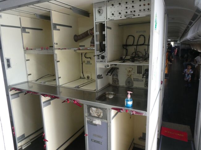 ギャレーの機器は取り外されていた。