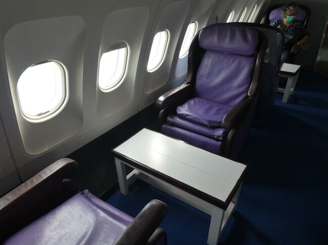 かってのファーストクラスシートが向かい合わせでレイアウトされていたり。