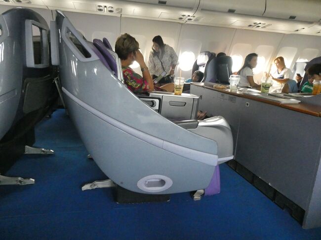 こしらはビジネスクラスシート。このシートのには何度と無くお世話になったな～