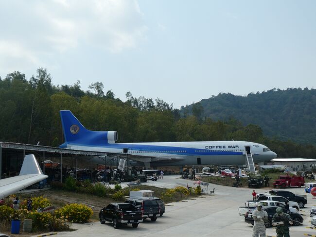 でも尾翼に付いた3つ目のエンジンの取り付け部分の曲線がカッコいいな～<br />中に入れるらしいがこの日は入れなかった。