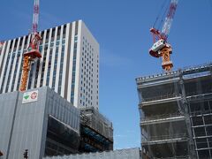 広島駅の工事も急ピッチ、工事の状況により歩行通路が色々変化します。(゜レ゜)