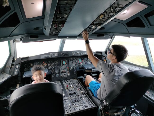 コックピットにも座れて色々いじれてお父さんもお子さんもご機嫌になれる。