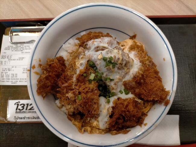 かつやで1番好きなのはカツ丼（梅）価格もお手頃でいつもお昼にお世話になっていた。<br />パタヤのかつやはちょっと造りが雑だったけどかつやの味は立派に引き継がれていた！