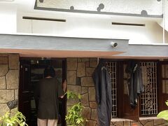 猫「やっぱり此処にするよ！」

ボス「さっきの部屋、もう決まったよ～」

★ 上手いこと「値上げ」されちまったわ…1000Rs
