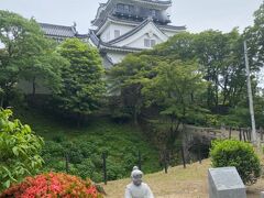 天守閣と竹千代像。徳川家康は岡崎で生まれたのですね