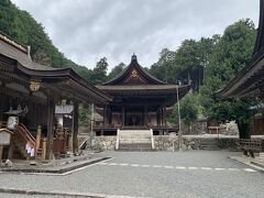 本殿は国宝に指定されているとのこと。
とても古く、歴史を感じる。