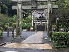 その後、昼食のために付近をテクテク。

「高城神社」を横目に通過、、、
神社のはしご参拝は節操ないしね。