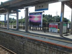 河毛駅
琵琶湖屈指の夕日絶景スポットで日本の夕日百選にも選ばれてる湖北水鳥公園の舟泊まりに沈む夕日推しの駅ですが、小谷城歴史散策や琵琶湖の野鳥観察も河毛地区の売りです