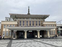 大阪駅から奈良駅へ。
奈良駅の旧駅舎の中にスタバがあります。