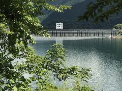 東京都の水がめでかなり大きい湖です。