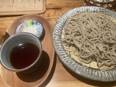 夜は蕎麦酒屋。
〆はもちろん蕎麦だ。