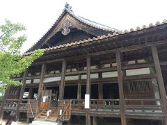 先ずは、豊国神社を観光です。
拝観料は100円。
とにかく大きな建物です。