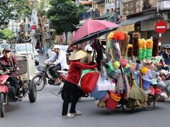 サパから５時間でハノイ　ミーディンバスターミナルに到着。宿まで9kmはGrabタクシーで移動します。12万7千ドン（760円）でした。