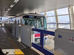 モノレールで阪急電鉄へ向かいます。