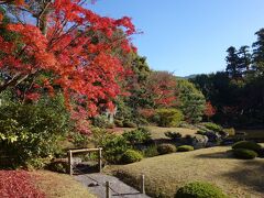 無鄰菴は、明治～大正期に活躍した七代目小川治兵衛により作庭されました。
近代日本庭園の傑作と云われるほどの名庭園です。
私自身、結構最近まで存在を知らなかったのは内緒です。。