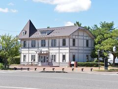 赤レンガ倉庫の向かいに建つ敦賀鉄道資料館へ向かいました。
https://www.city.tsuruga.lg.jp/about_city/cityhall-facility/shiyakusho_shisetsu/gaibushisetsu/tetsudoushiryoukan.html
