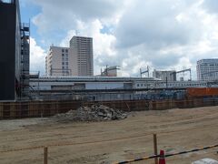 現在工事中の広島駅から山陽新幹線が、東京・新大阪方面へ発車していきます。