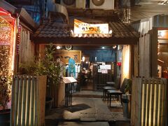 夕食はパッポン裏にあるかつ真へ
大好きなかつ真のとんかつ定食を食べに行く。
